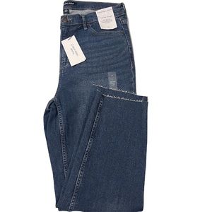 Brand New Calvin Klein High Rise Straight Jeans in Size 29